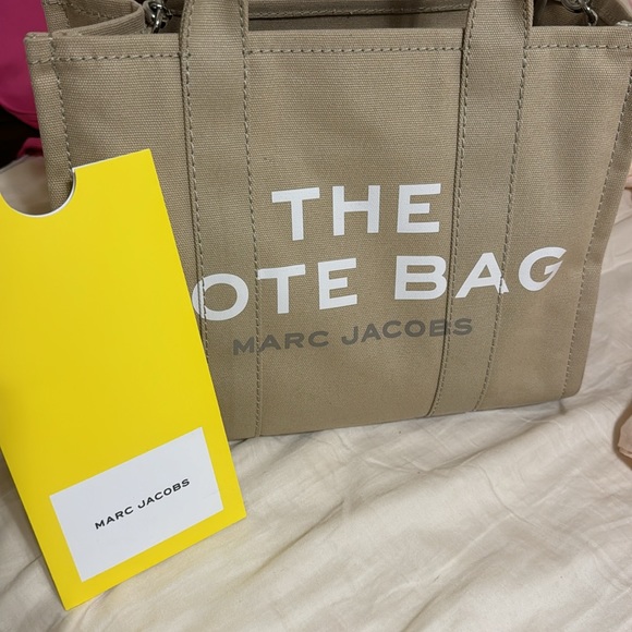 Marc Jacob’s Beige Tote Bag Barley Used Like New - Picture 5 of 5